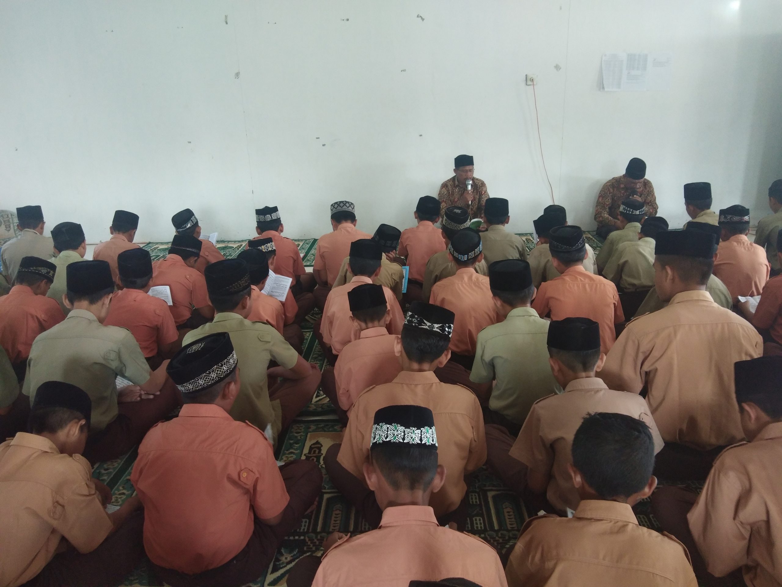 Wirid Yasin Bersama Setiap Hari Jum'at di Mushalla